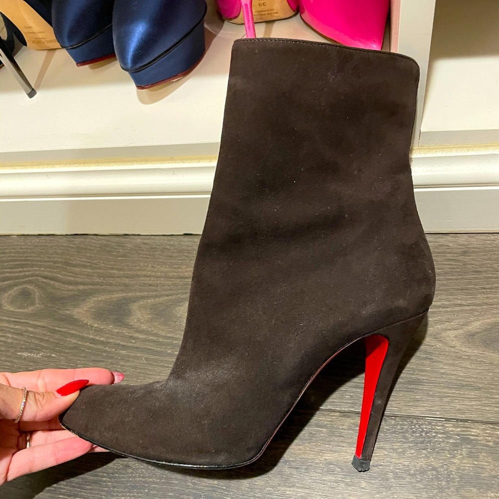 Christian Louboutin Eloise bootie. Brown suede.